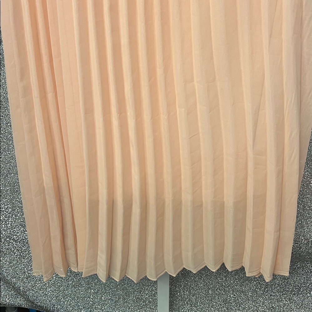 Charlotte Russe Soft Peach Pleated Skirt - Picture 2 of 6